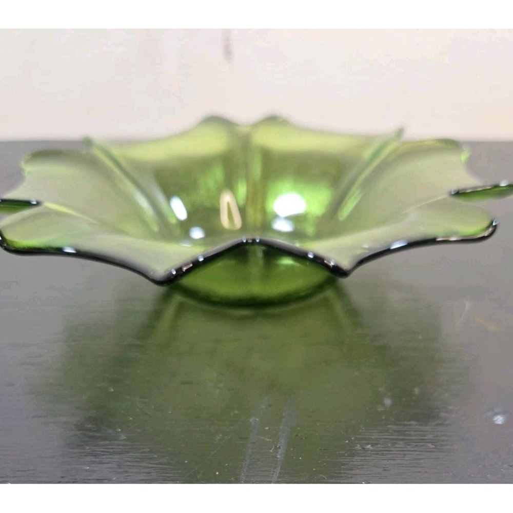Vintage Green Glass Flower Bowl Trinket Dish Small Hand-Blown - Picture 6 of 7